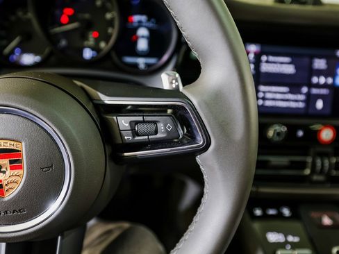 Certified 2025 Porsche Macan AWD/4WD image 16