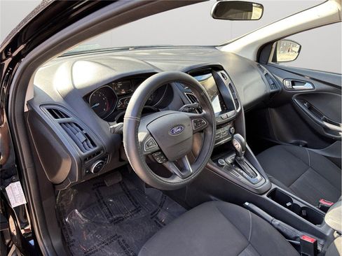 Used 2017 Ford Focus SE image 6
