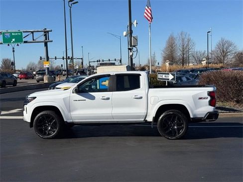 Used 2025 Chevrolet Colorado Z71 w/ Z71 Convenience Package 2 image 2