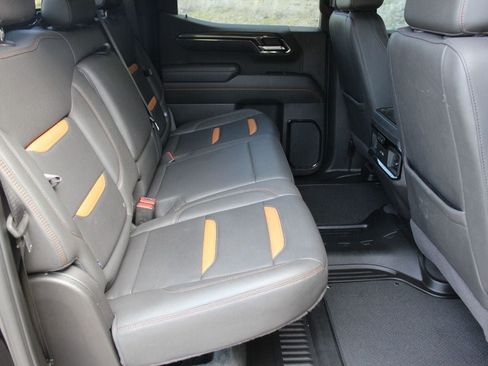 Used 2024 GMC Sierra 1500 AT4 w/ Technology Package AWD/4WD image 27