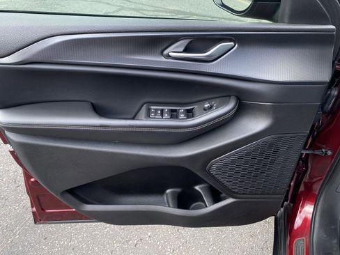 Used 2023 Jeep Grand Cherokee Laredo image 13