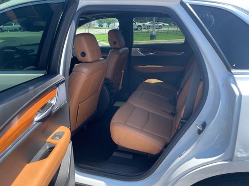 Used 2023 Cadillac XT5 Premium Luxury w/ Technology Package FWD image 6
