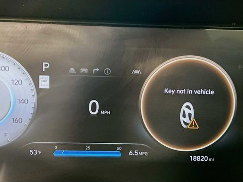 Certified 2025 Hyundai Elantra Limited image 12