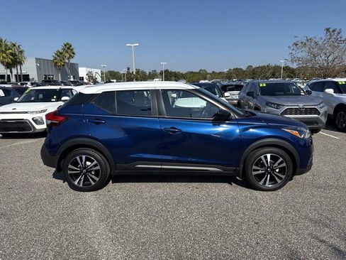 Used 2019 Nissan Kicks SR w/ SR Premium Package image 2