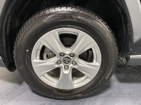 Used 2019 Toyota RAV4 LE image 5