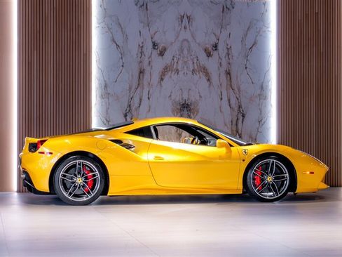 Used 2016 Ferrari 488 GTB RWD image 3