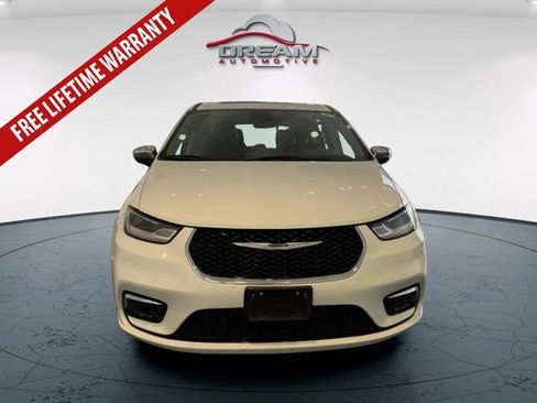 Used 2023 Chrysler Pacifica Limited FWD image 3