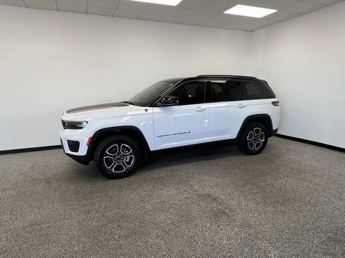 Used 2022 Jeep Grand Cherokee Trailhawk w/ Luxury Tech Group III image 20