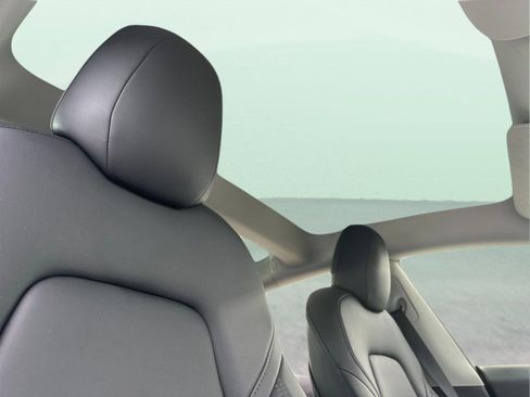 Used 2022 Tesla Model 3 Long Range image 16