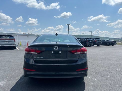 Used 2017 Hyundai Elantra SE w/ SE A/T Tech Package 03 FWD image 4