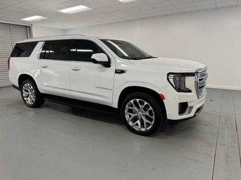 Used 2022 GMC Yukon XL SLE image 3