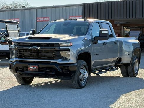 Used 2024 Chevrolet Silverado 3500 W/T image 3