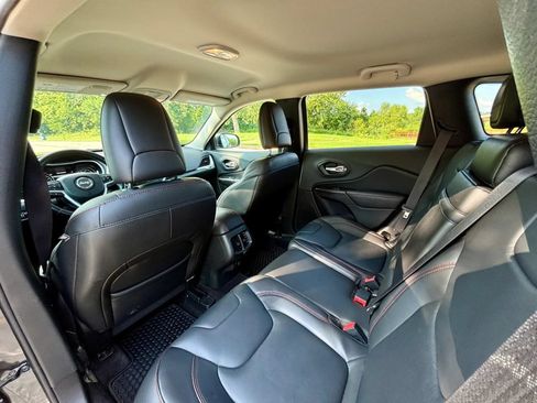 Used 2015 Jeep Cherokee Trailhawk w/ Comfort/Convenience Group AWD/4WD image 15