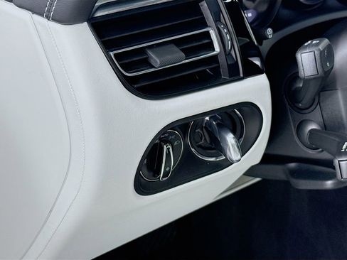 Certified 2024 Porsche Macan S AWD/4WD image 11