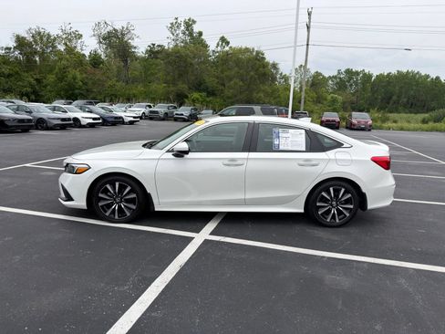 Used 2024 Honda Civic EX image 3