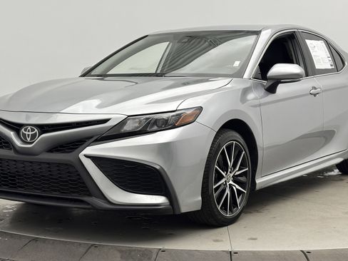 Used 2023 Toyota Camry SE image 5