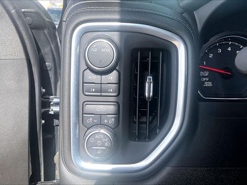Used 2022 Chevrolet Silverado 1500 LT w/ Z71 Off-Road Package AWD/4WD image 36