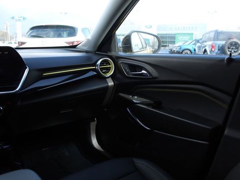 Used 2025 Chevrolet Trax ACTIV w/ Driver Confidence Package image 12