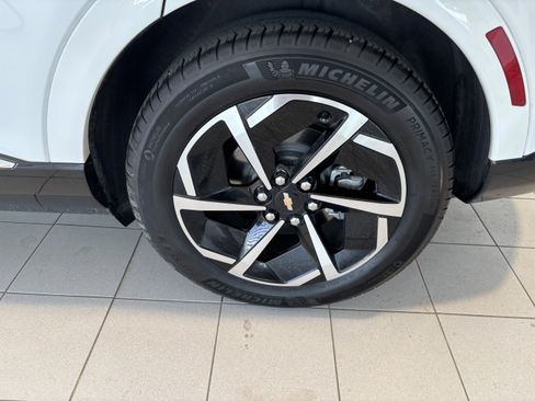 Used 2025 Chevrolet Equinox EV LT FWD image 6