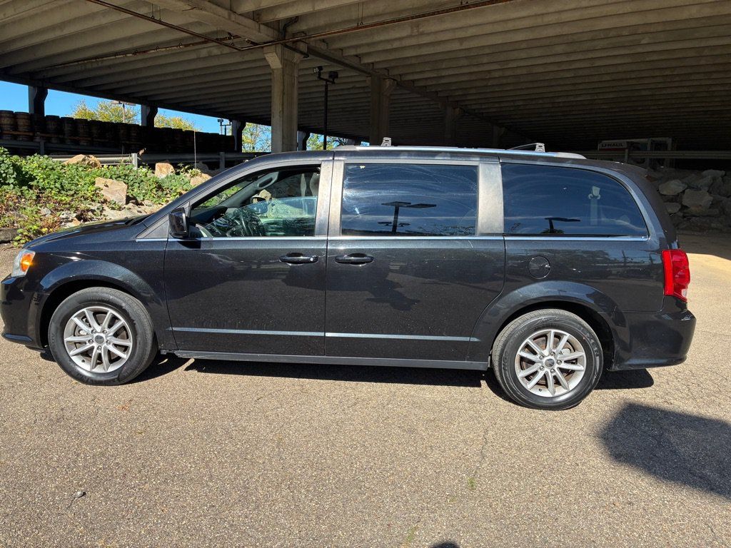 Used 2018 Dodge Grand Caravan SXT FWD image 2