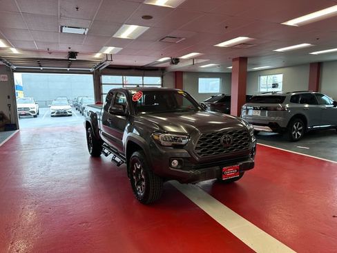 Certified 2021 Toyota Tacoma TRD Off-Road w/ TRD Premium Off Road Package image 2