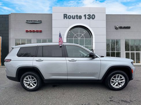 Used 2023 Jeep Grand Cherokee L Laredo AWD/4WD image 5