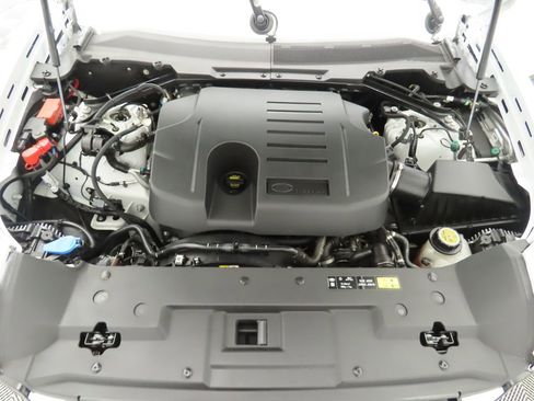 Certified 2023 Land Rover Defender 90 X-Dynamic SE image 26