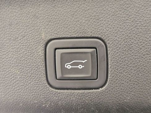 Used 2023 Chevrolet Suburban RST w/ Sport Performance Package image 32