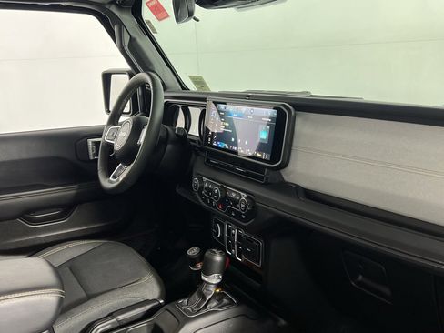 Certified 2025 Jeep Wrangler Sahara image 30