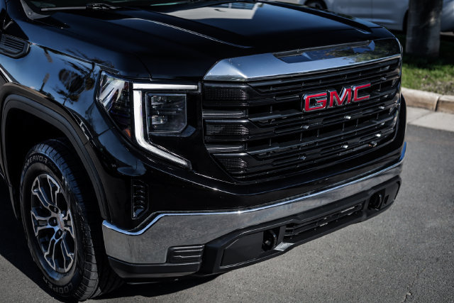 Used 2023 GMC Sierra 1500 Pro w/ Pro Value Package AWD/4WD image 11