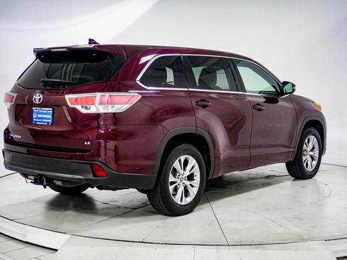 Used 2016 Toyota Highlander Plus FWD image 12