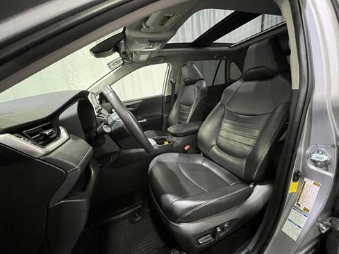 Used 2019 Toyota RAV4 Limited AWD/4WD image 10