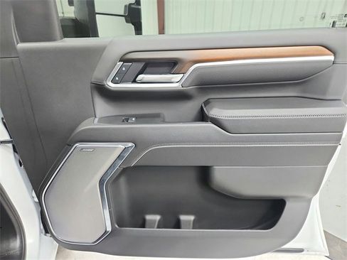 Used 2025 GMC Sierra 3500 Denali w/ Technology Package image 41