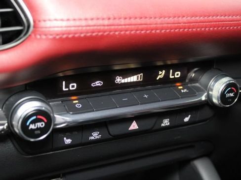 Used 2020 MAZDA MAZDA3 Hatchback w/ Premium Package FWD image 17