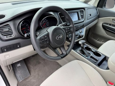 Used 2019 Kia Sedona LX image 15