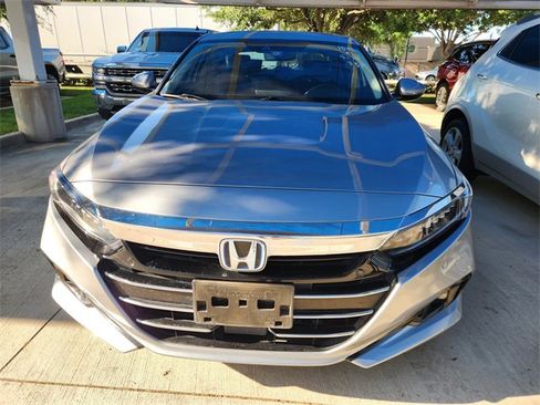 Used 2022 Honda Accord Touring image 2