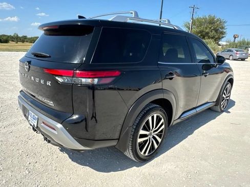 Used 2023 Nissan Pathfinder Platinum AWD/4WD image 6