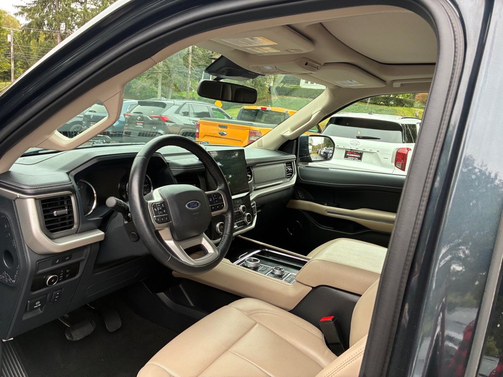Used 2024 Ford Expedition XLT AWD/4WD image 31
