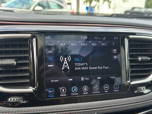 Used 2018 Chrysler Pacifica Limited w/ Tire & Wheel Group FWD image 20
