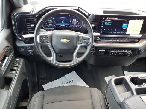 Used 2025 Chevrolet Silverado 2500 LT w/ Convenience Package AWD/4WD image 4