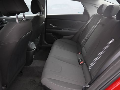 Certified 2025 Hyundai Elantra SEL image 11