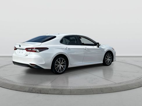 Used 2022 Toyota Camry XLE FWD image 8