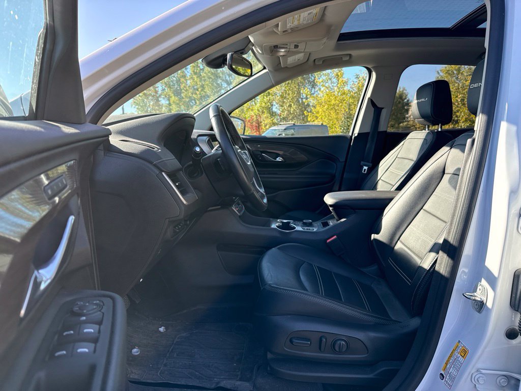 Used 2024 GMC Terrain Denali w/ LPO, Floor Liner Package AWD/4WD image 9
