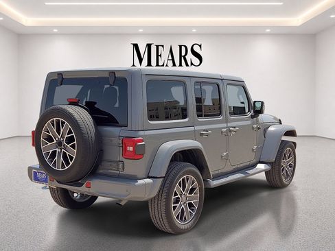 Used 2023 Jeep Wrangler Unlimited Sahara AWD/4WD image 5