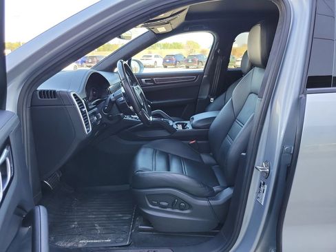 Certified 2022 Porsche Cayenne GTS AWD/4WD image 17
