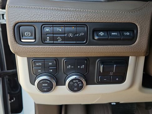 Used 2021 GMC Yukon XL Denali w/ Denali Ultimate Package AWD/4WD image 23