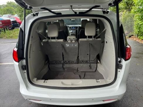 Used 2021 Chrysler Voyager Lxi w/ Cold Weather Group image 6