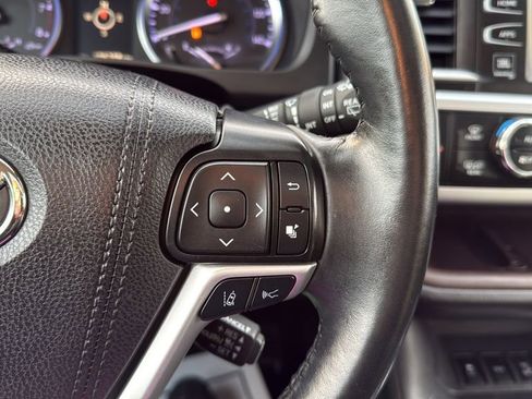 Used 2019 Toyota Highlander Limited image 32