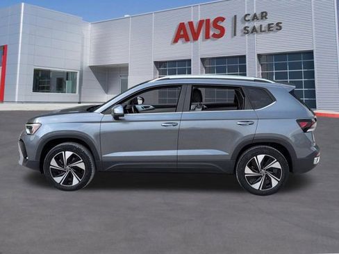 Used 2025 Volkswagen Taos SE AWD/4WD image 10