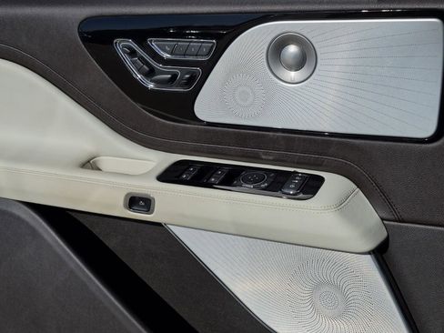 Used 2023 Lincoln Aviator Black Label w/ Dynamic Handling Package image 22